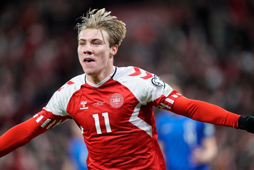 Hojlund marcó tres goles para que Dinamarca lograse la victoria ante Finlandia. EFE