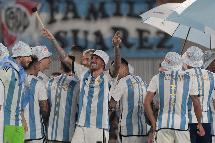 De Paul ve preparada a la Argentina post-Mundial y el Dibu quiere más