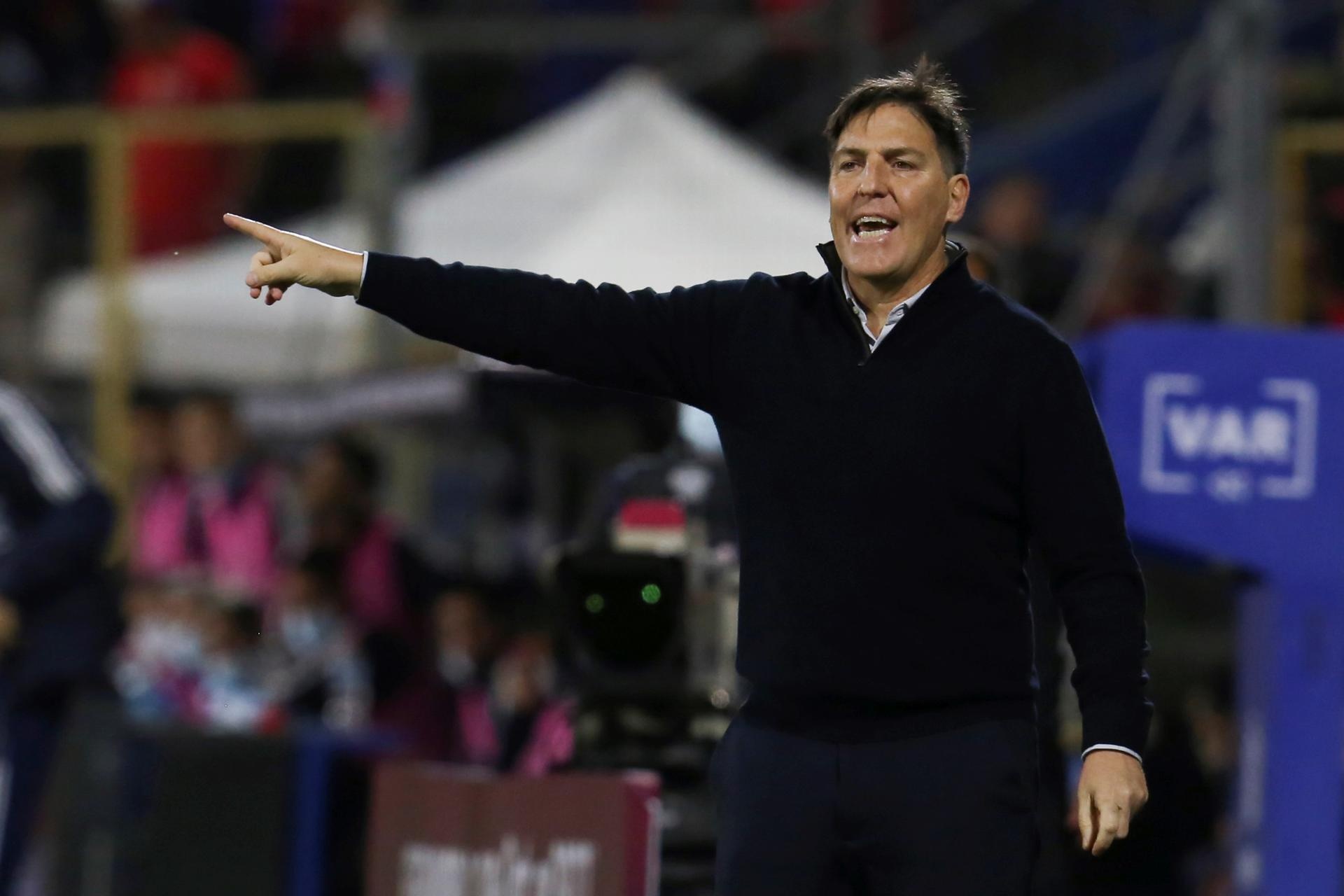 Chile se medirá en el estadio Monumental a Paraguay. EFE