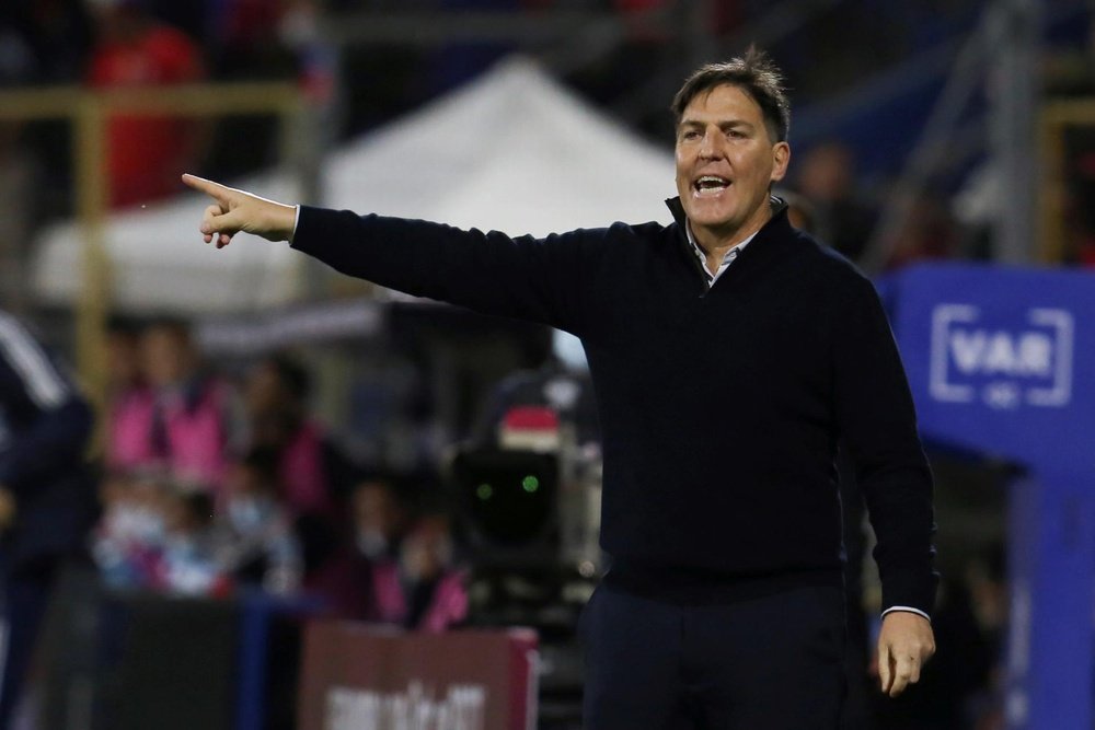 Chile se medirá en el estadio Monumental a Paraguay. EFE