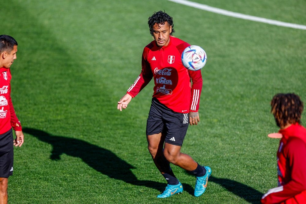 Perú afronta un duro amistoso ante la revelación del Mundial. EFE