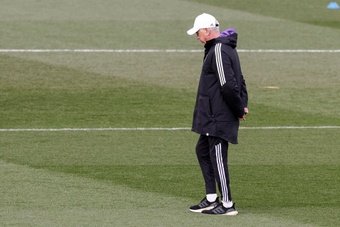 El técnico dirigió la sesión preparatoria para el choque ante el Valladolid. EFE