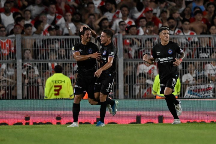 Tablas entre Defensa y Justicia-Vélez Sarsfield; goleada de Argentinos Juniors a Godoy Cruz