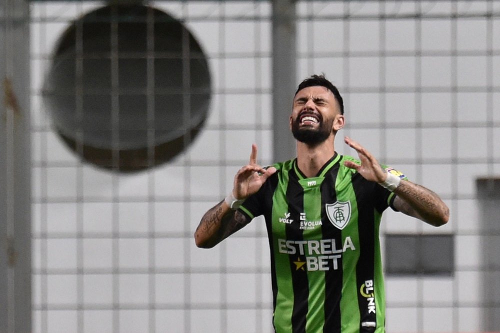 América Mineiro baila al son de Mastriani y arrolla a Peñarol. EFE