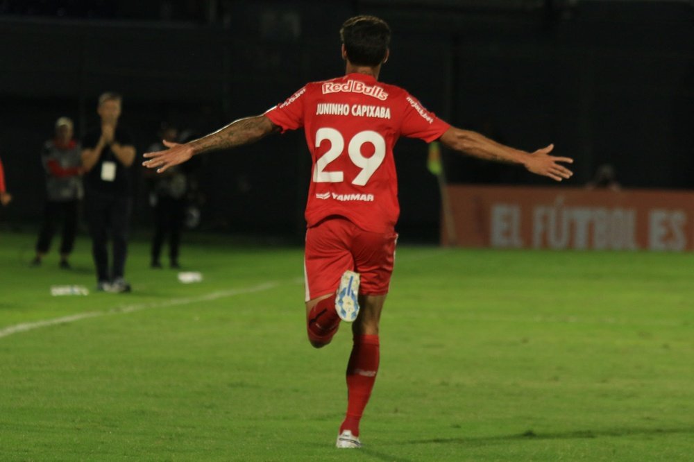 Juninho Capixaba lidera la remontada y la goleada de Bragantino. EFE