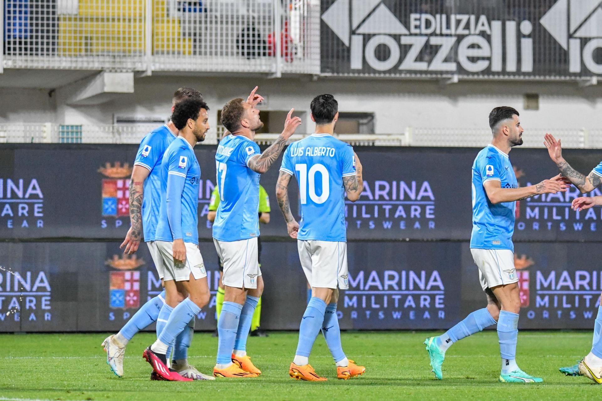 La Lazio aplasta al Spezia y mete presión al Nápoles