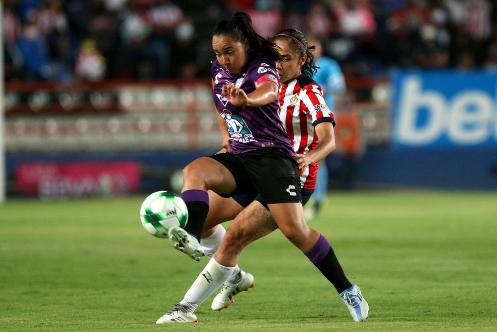 Charlyn Corral y Jenni Hermoso marcaron en la goleada de Pachuca. EFE