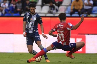 La jornada 16 en México siguió con tres partidos. Pachuca ganó por 2-1 a Atlético San Luis mientras que Chivas hizo lo propio ante Cruz Azul por idéntico resultado. América y Pumas firmaron un 1-1.