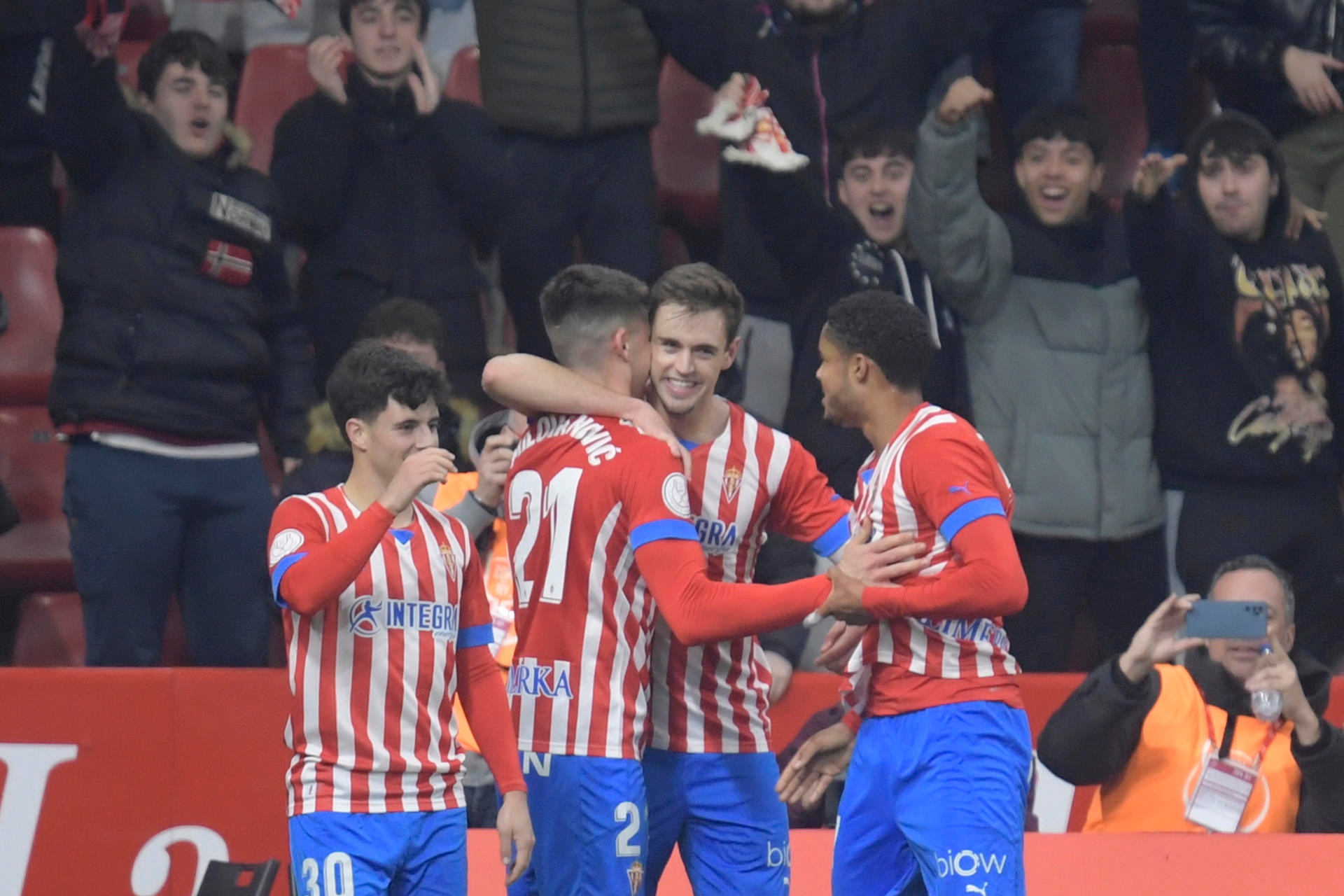 El Sporting abre la puerta a los talentos del América