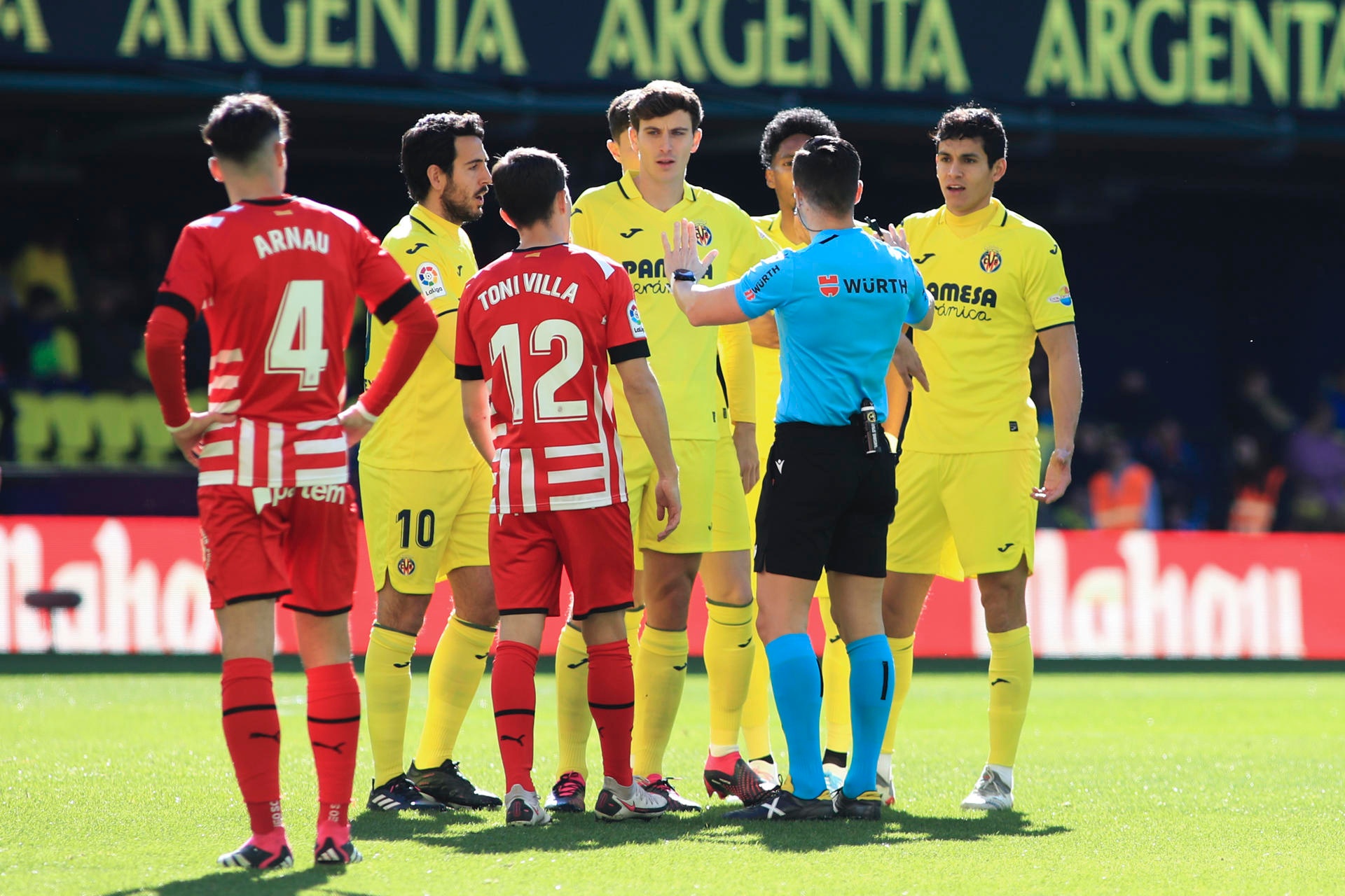 Girona y Villarreal luchan por estar en Europa la próxima temporada. EFE
