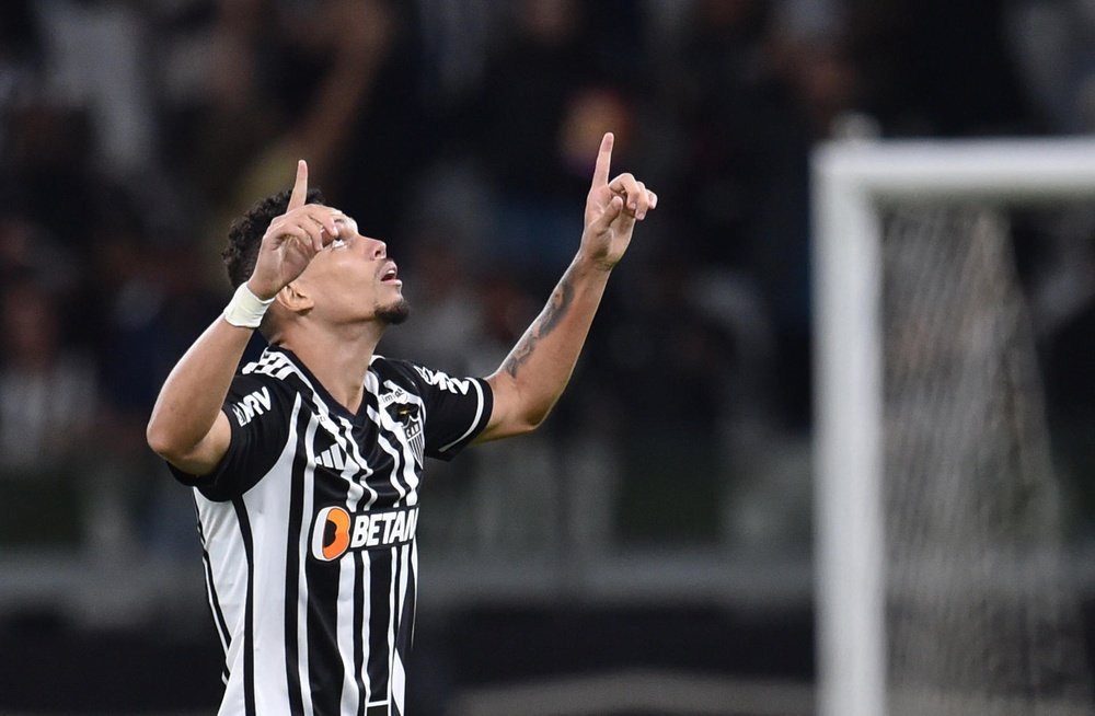 Un doblete de Paulinho le da mucha vida a Atlético Mineiro. EFE