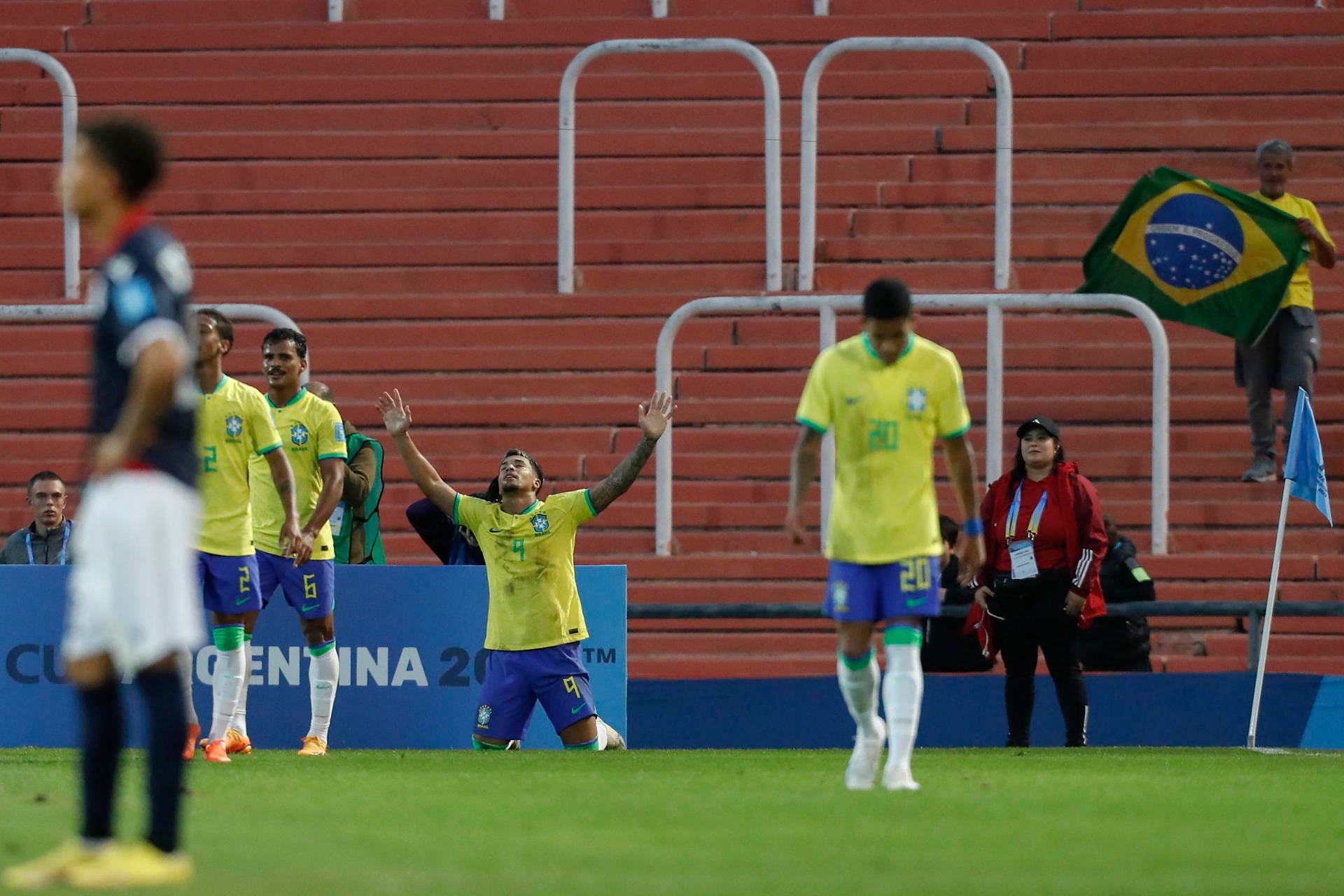 Brasil quiere arrebatarle el trono del Grupo D a Nigeria. EFE