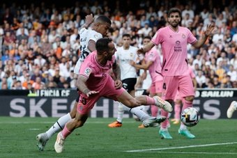 Samuel Lino, autor del 2-2 que condenó al Espanyol a Segunda y dejó al Valencia cerca de certificar la permanencia, aseguró que se marchó emocionado tras marcar. Por su parte, Rubén Baraja se quedó con la reacción de su equipo y con el valor del punto conseguido.