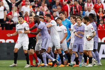 LaLiga presentó un escrito ante Competición y Antiviolencia en el que denunció cánticos ofensivos que se escucharon en el estadio Ramón Sánchez Pizjuán durante del encuentro entre el Sevilla y el Real Madrid, por la jornada 37 de LaLiga Santander.