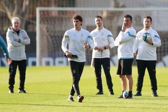 La Selección Uruguayo contó este miércoles con los servicios del lesionado Andrés Ferrari en el último entrenamiento previo a la semifinal del Mundial Sub 20. Marcelo Broli adelantó horas antes que el delantero del Defensor Sporting estaba recuperándose.