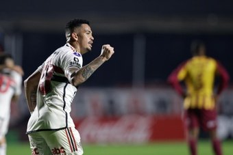 Sao Paulo extendió su invicto en la Copa Sudamericana y aseguró su clasificación a los octavos de final con una goleada por 5-0 a Deportes Tolima en la 5ª y penúltima jornada del Grupo D.