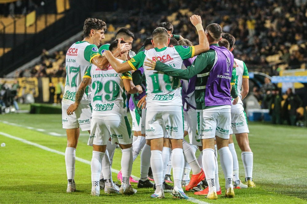 Defensa y Justicia sigue mirando hacia arriba. EFE
