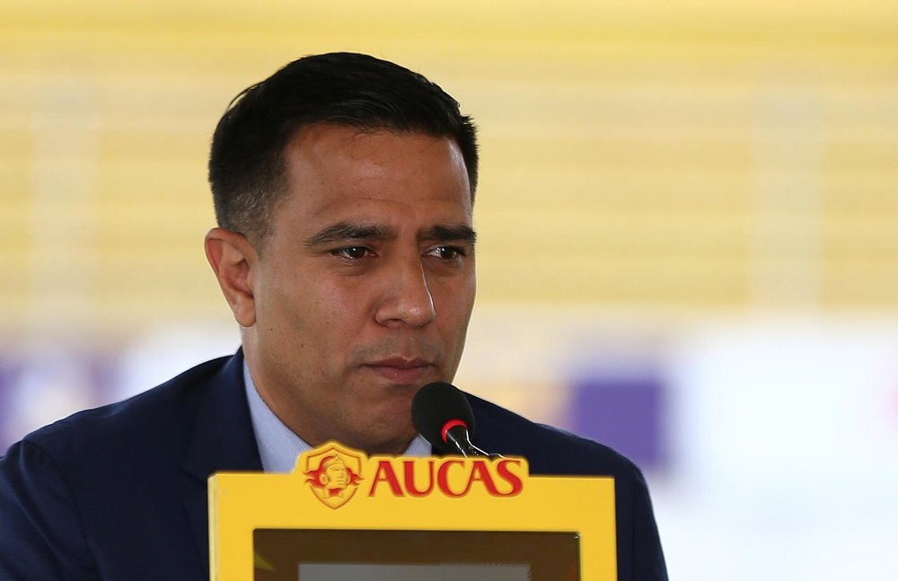 César Farías deja de ser entrenador de Aucas tras el lío. EFE