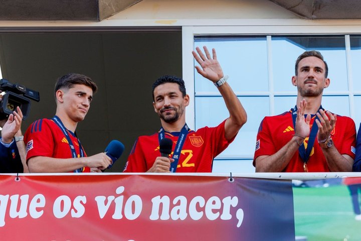 Homenaje de Los Palacios y Villafranca a sus 3 campeones
