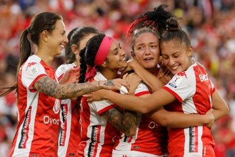 Independiente Santa Fe ganó por 2-0 a América de Cali, en la ida de la final de la Liga Colombiana Femenina, y se acerca a la consecución de su tercer título.