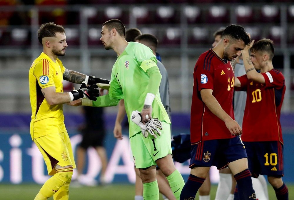 Arnau Tenas confirmó su marcha del Barça. EFE