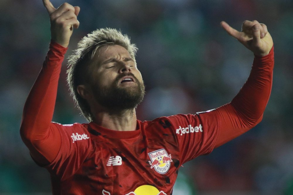 Goleada con historia para pasar primero. EFE