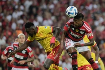 Flamengo pasó por encima de Aucas para ganar por 4-0 en la última jornada de la Copa Libertadores y pasar a octavos de final como segundo clasificado.