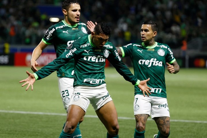 Rony le ganó la partida a Endrick en la goleada de Palmeiras