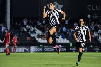 Libertad empezó con buen pie su andadura en el Clausura de Paraguay tras ganarle la partida a Nacional por 2-0. Cardozo y Melgarejo, los goleadores.