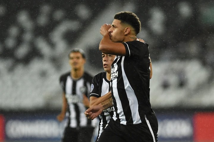 Botafogo empata y avanza en la puesta de largo de Bruno Lage