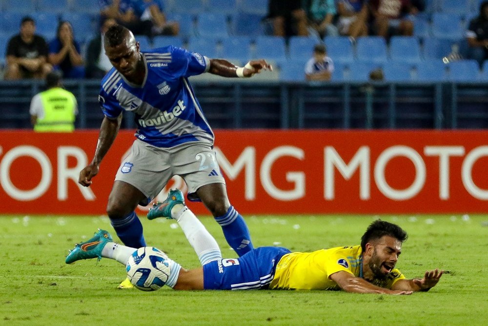 A Sporting Cristal no le da para eliminar a Emelec. EFE