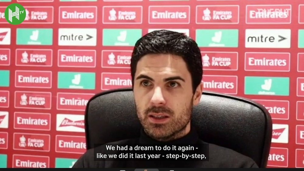 Mikel Arteta talks after Arsenal's 1-0 defeat against Southampton. DUGOUT