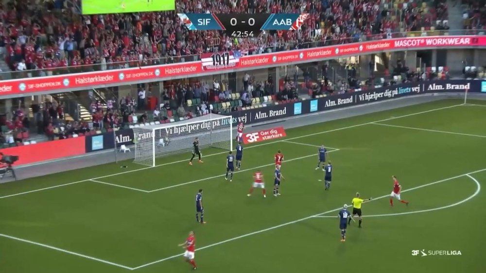 Un but contre son camp gag dans le championnat danois. Dugout