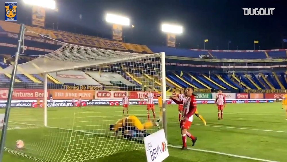 Carlos Salcedo scores the equaliser for Tigres vs Necaxa. DUGOUT