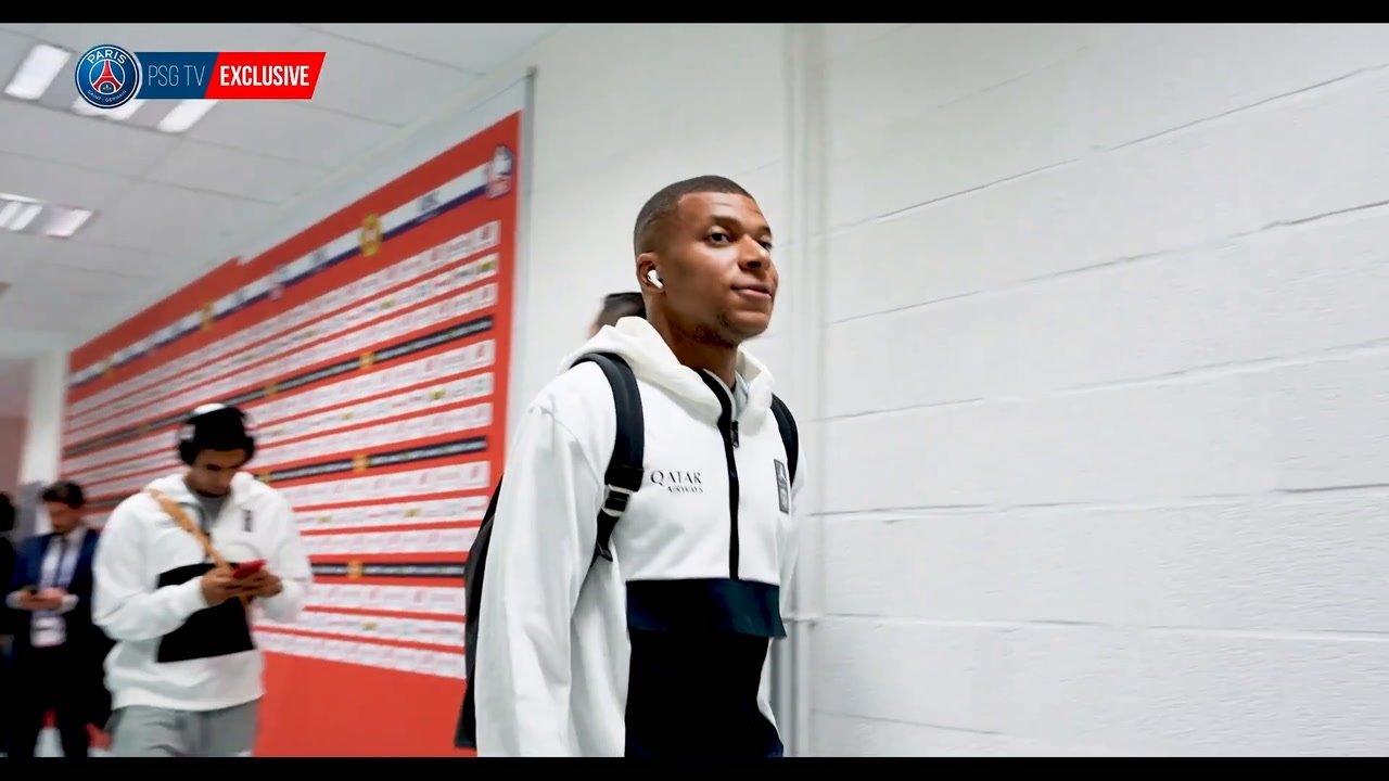 VIDEO: Behind the scenes as PSG trounce Lille