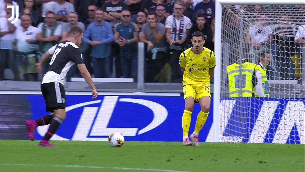 Il primo gol di Ramsey con la Juventus. Dugout