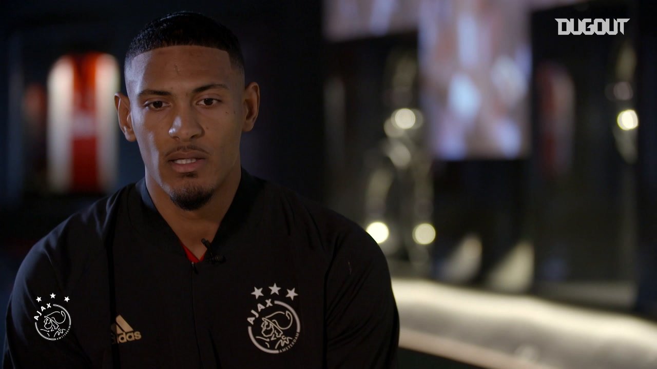 Sébastien Haller's first Ajax interview. DUGOUT