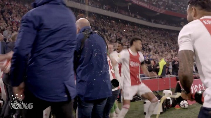 Ten Hag se despede do Ajax na festa do título holandês. DUGOUT