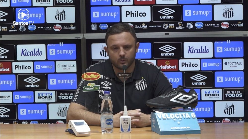 Executivo de futebol fala sobre opções de volantes no grupo do Santos. DUGOUT