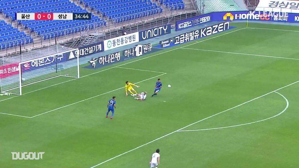 Ulsan Hyundai are second. DUGOUT