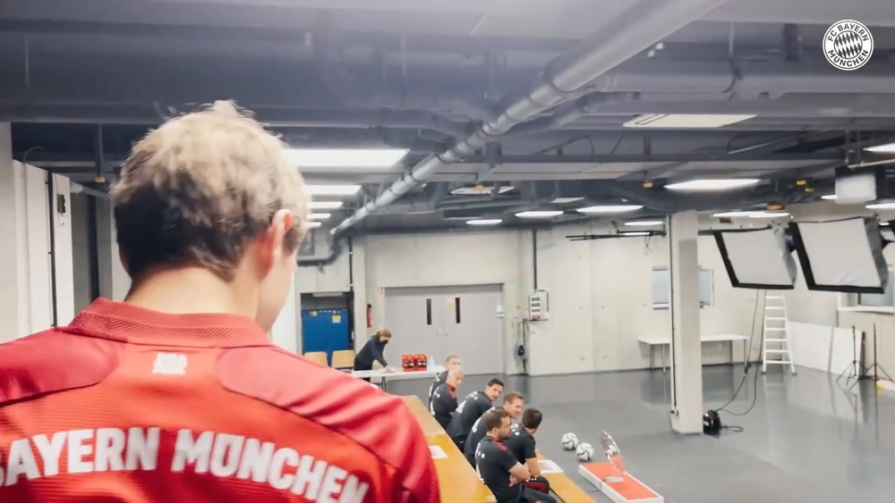 Il dietro le quinte: la foto di squadra del Bayern. Dugout