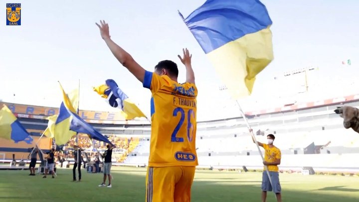 VIDEO: Thauvin unveiled in front of Tigres fans - behind the scenes