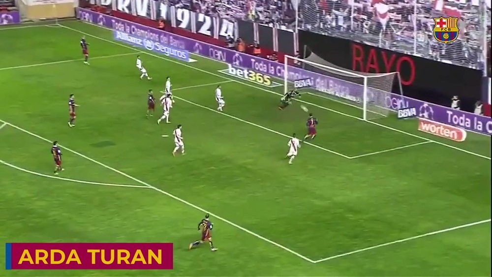 VÍDEO: Popescu, Hagi, De Boer y otros jugadores que pasaron por Barça y Galatasaray