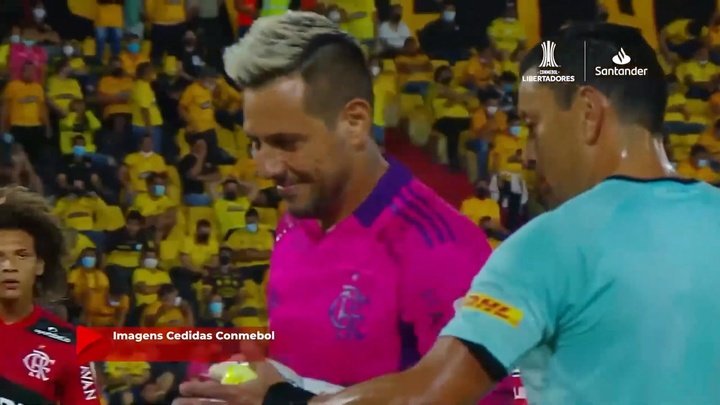 VÍDEO: Diego Alves comenta como é sua relação com o zagueiro David Luiz