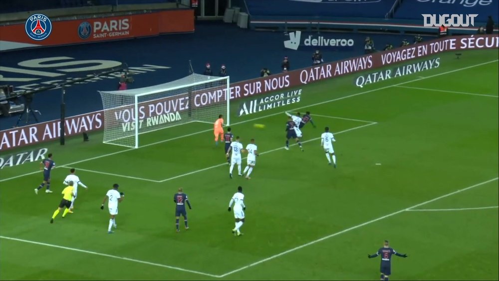 Timothée Pembélé's first goal with Paris Saint-Germain. DUGOUT