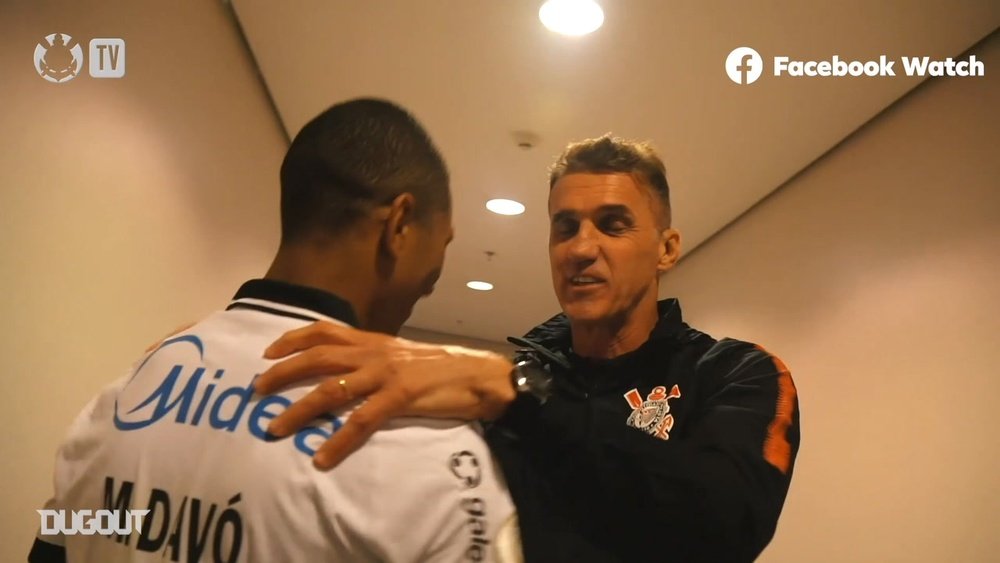 Matheus Davó fala sobre como é sua relação com a avó. DUGOUT