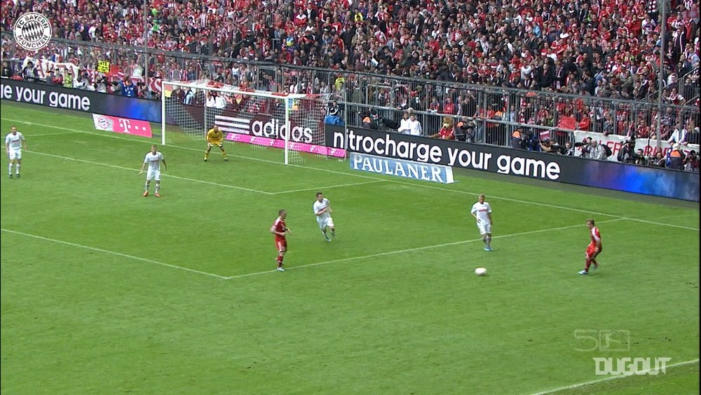 Luiz Gustavo scored in Bayern's 3-0 win over Augsburg. DUGOUT
