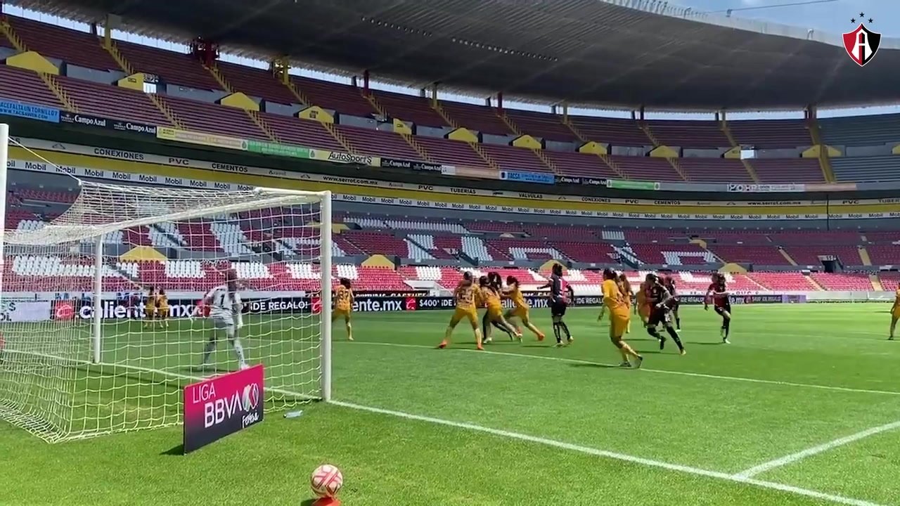 VÍDEO: el increíble error de Cecilia Santiago en la victoria a Atlas Femenil