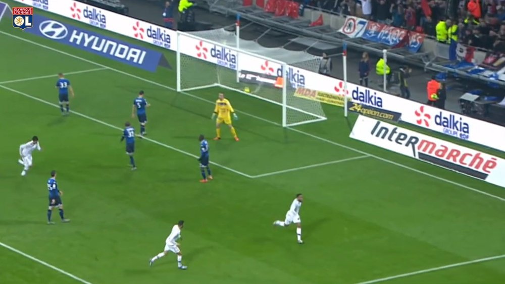 Le premier but de Lyon au Groupama Stadium. DUGOUT