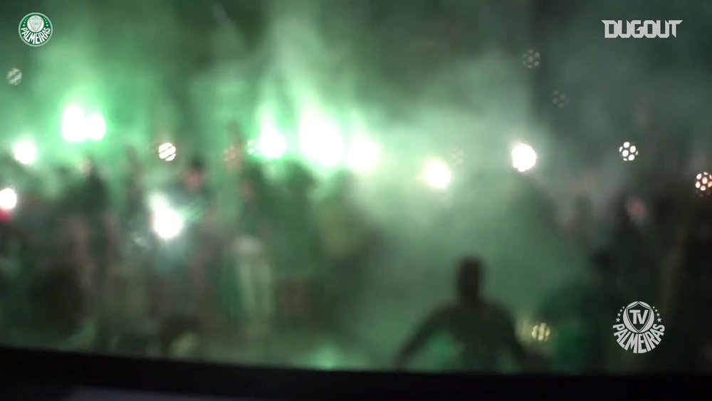 L'accoglienza da brividi dei tifosi del Palmeiras. Dugout